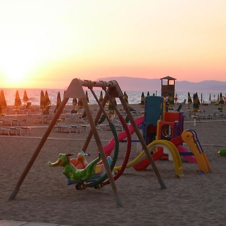 Residence Delle Nazioni Principina a Mare Exteriör bild