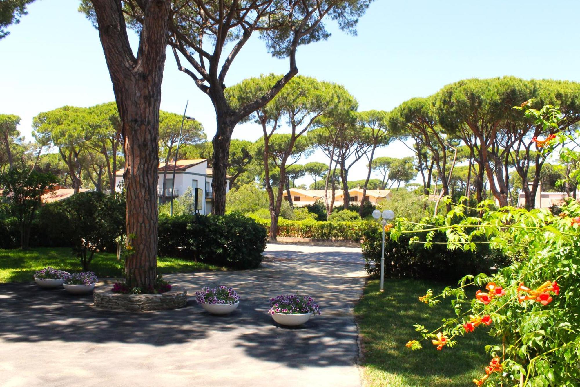Residence Delle Nazioni Principina a Mare Exteriör bild